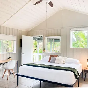 https://monstera-bungalow-spacious-king-bed-big-kitchen.hotelsinhawaii.org